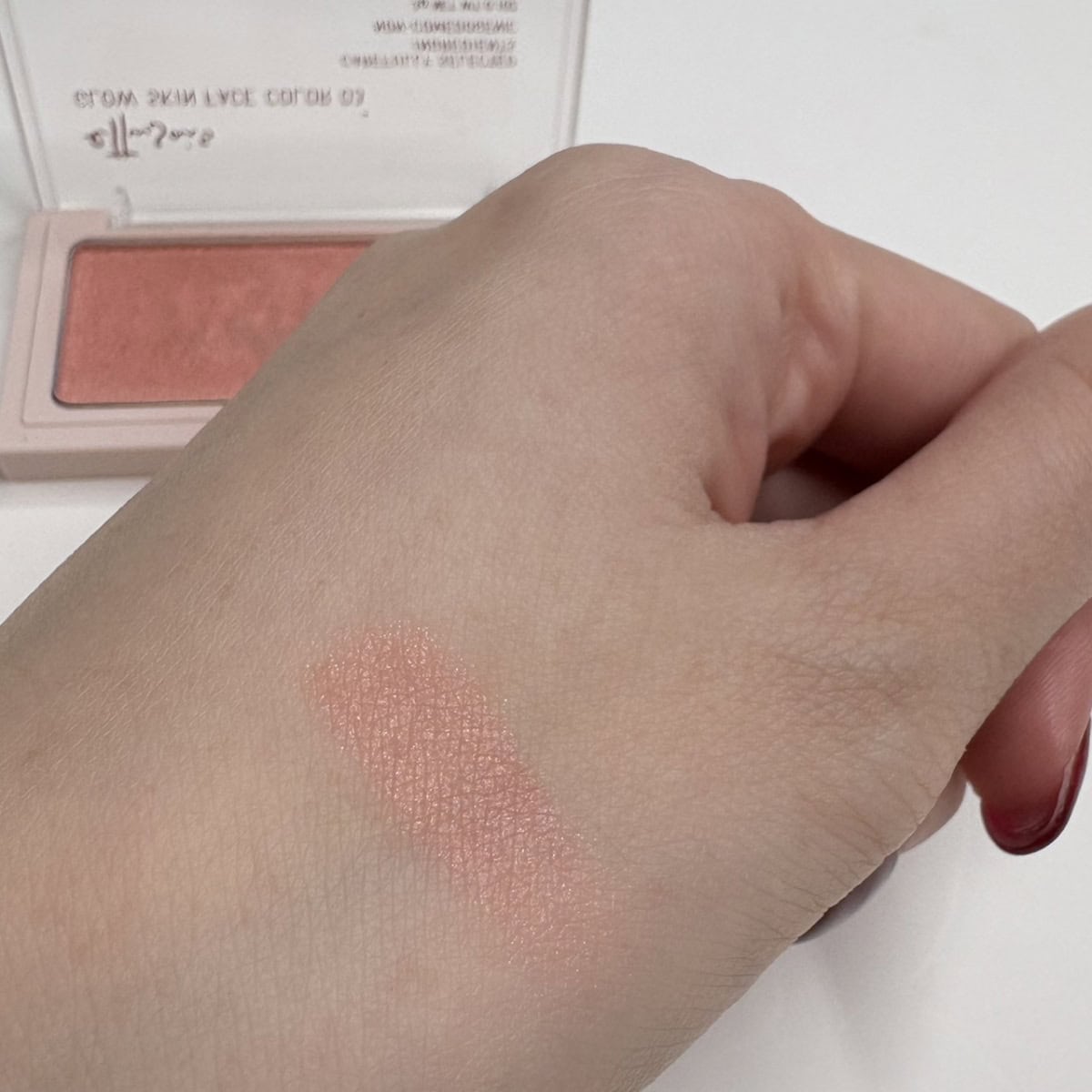 エテュセ グロウスキン フェイスカラー 03のスウォッチ