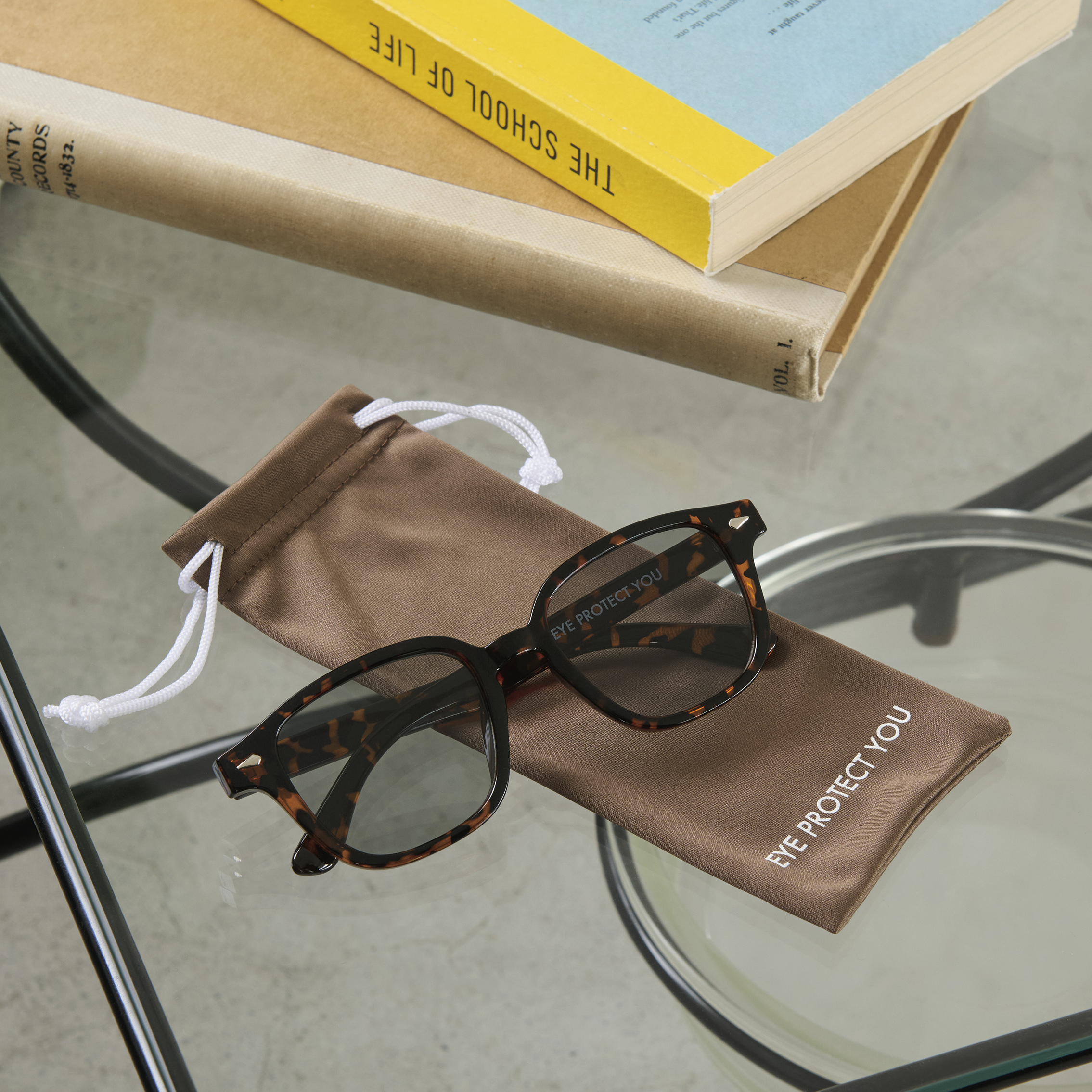 【付録】河北裕介監修“調光サングラス”が進化♡ 小顔見え＆かけっぱなしOKでUV対策も完璧！【オトナミューズ6月号本誌】