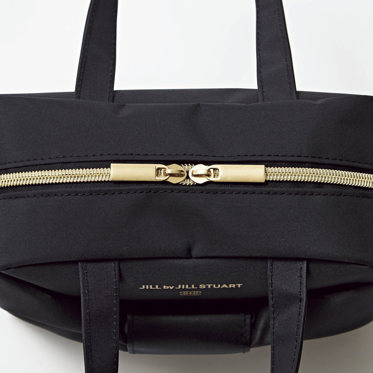 スウィート2026年5月号付録、ジル バイ ジルスチュアートのビッグリボンバッグの詳細。ダブルジップで使いやすさにもこだわり。