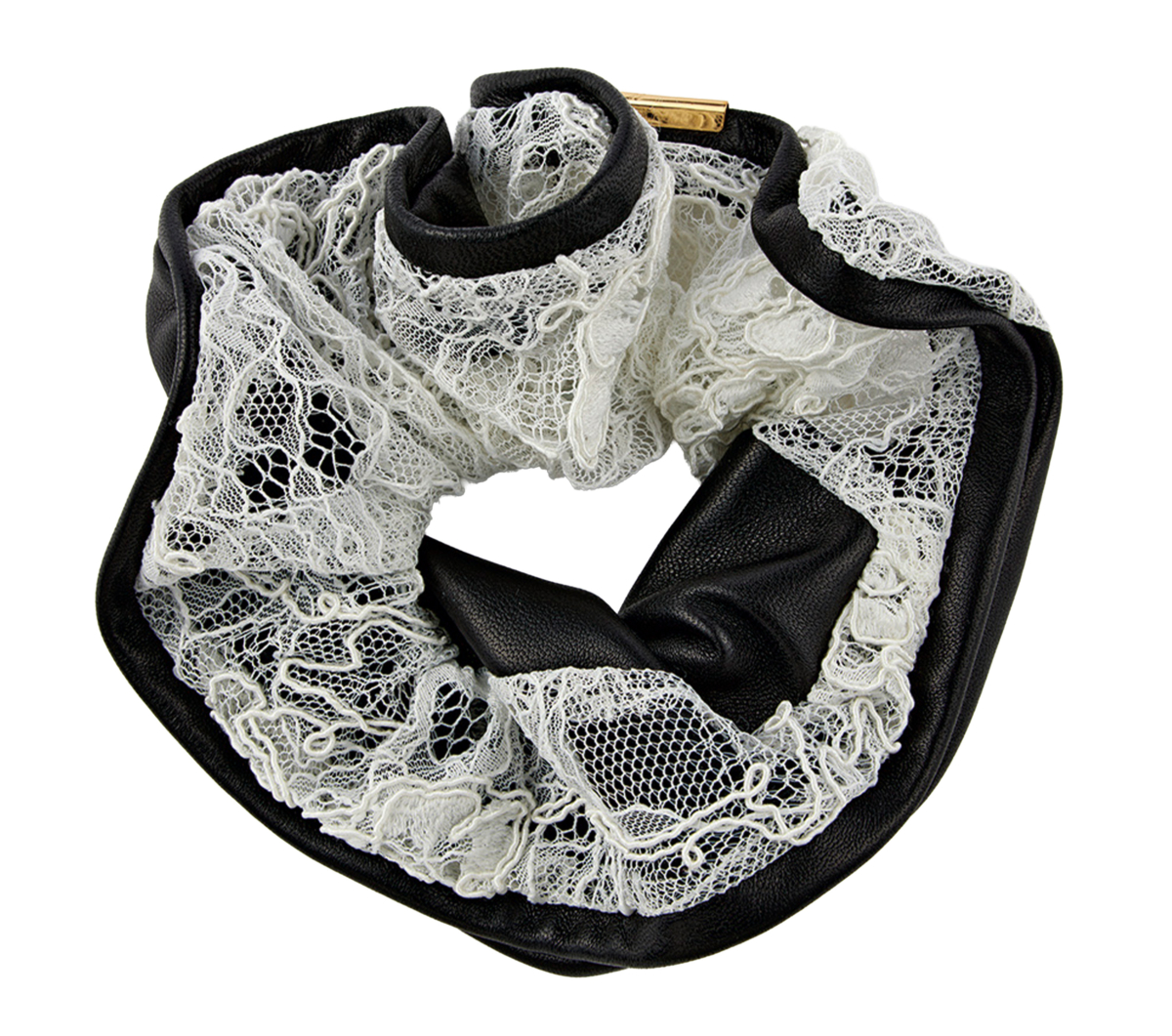 エントワフェインのヘアアクセサリー。ブラックレザーにレースのシュシュ。