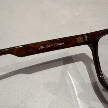 アリソンブラウン　調光サングラス