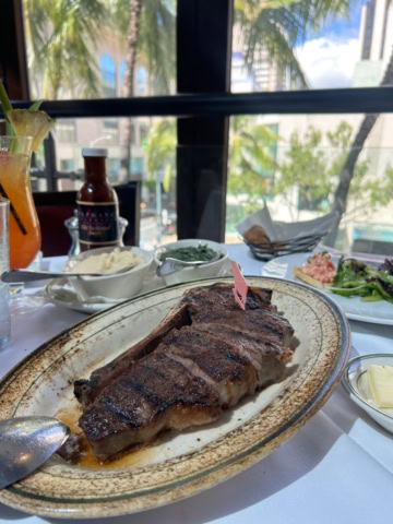 Wolfgang’s Steakhouse（ウルフギャング・ステーキハウス）骨付き熟成ニューヨークサーロインステーキ