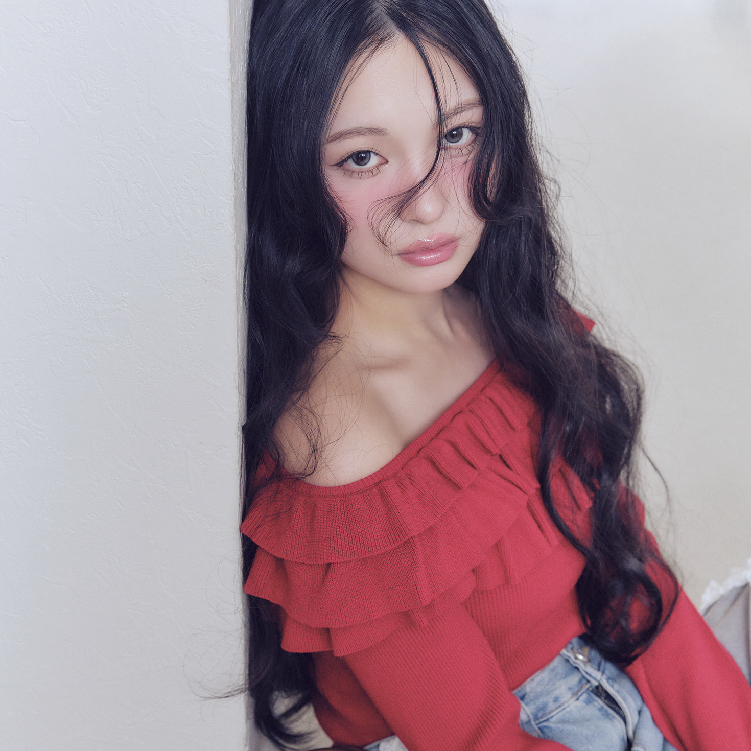 着痩せも、色っぽさも♡「オフショルトップス」でヘルシーな大人の肌見せコーデ【CANDY TUNE・桐原美月】