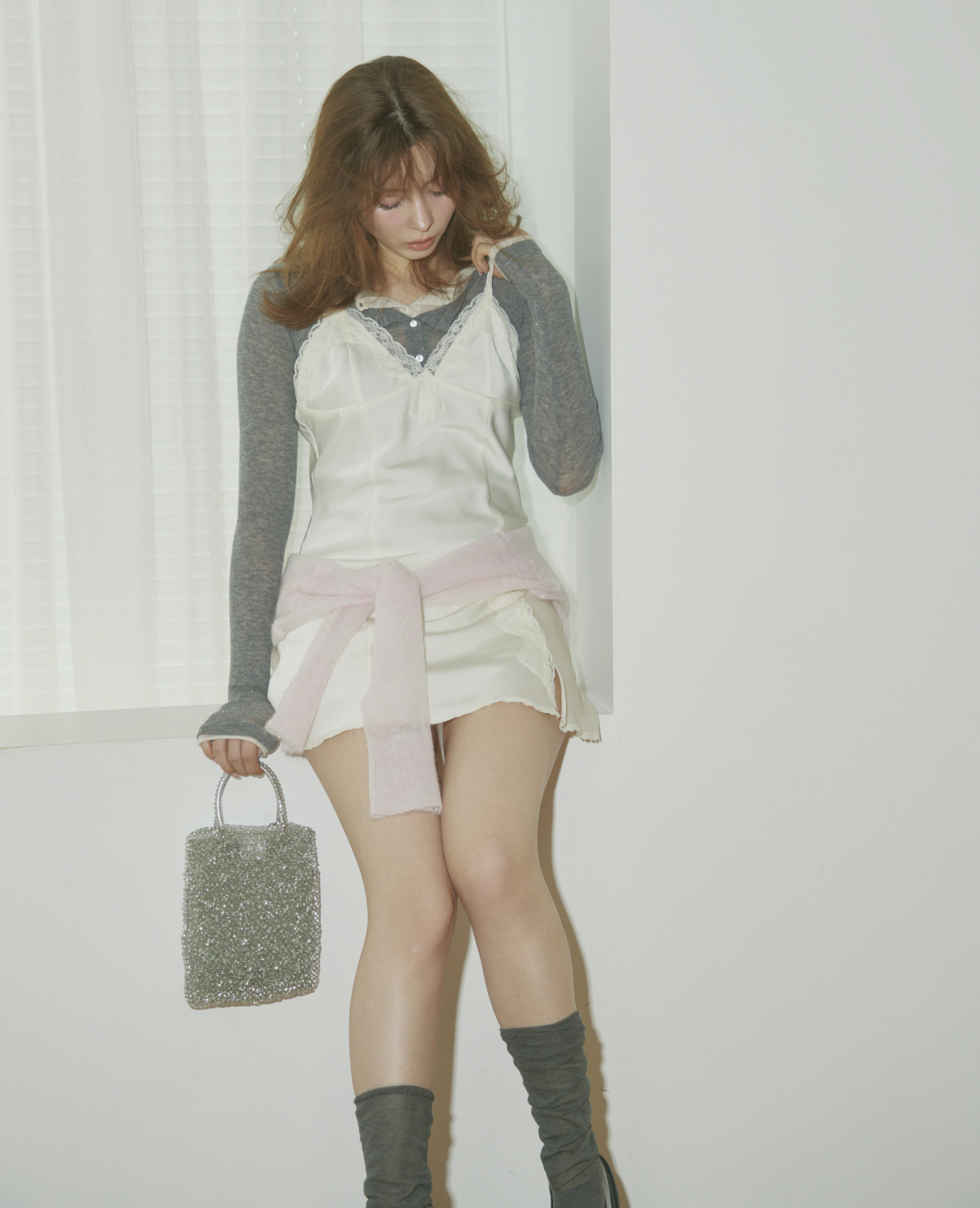 ヘルシーな色気を纏う♡ 大人も着られる「ランジェリー風ワンピ」コーデ