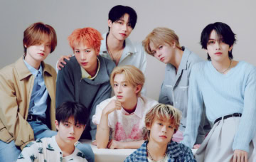 MAZZELが初表紙♡ 付録はジル バイ ジルスチュアートの持ち手つきビッグリボンポーチ！sweet5月号の見どころはこちら！ サムネイル