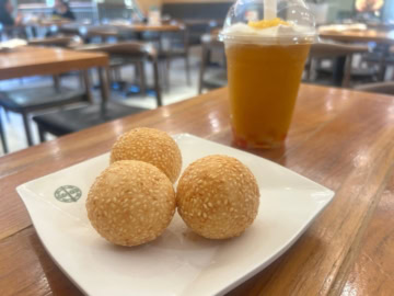 Tim Ho Wan （ティム・ホー・ワン）　カスタードの胡麻団子