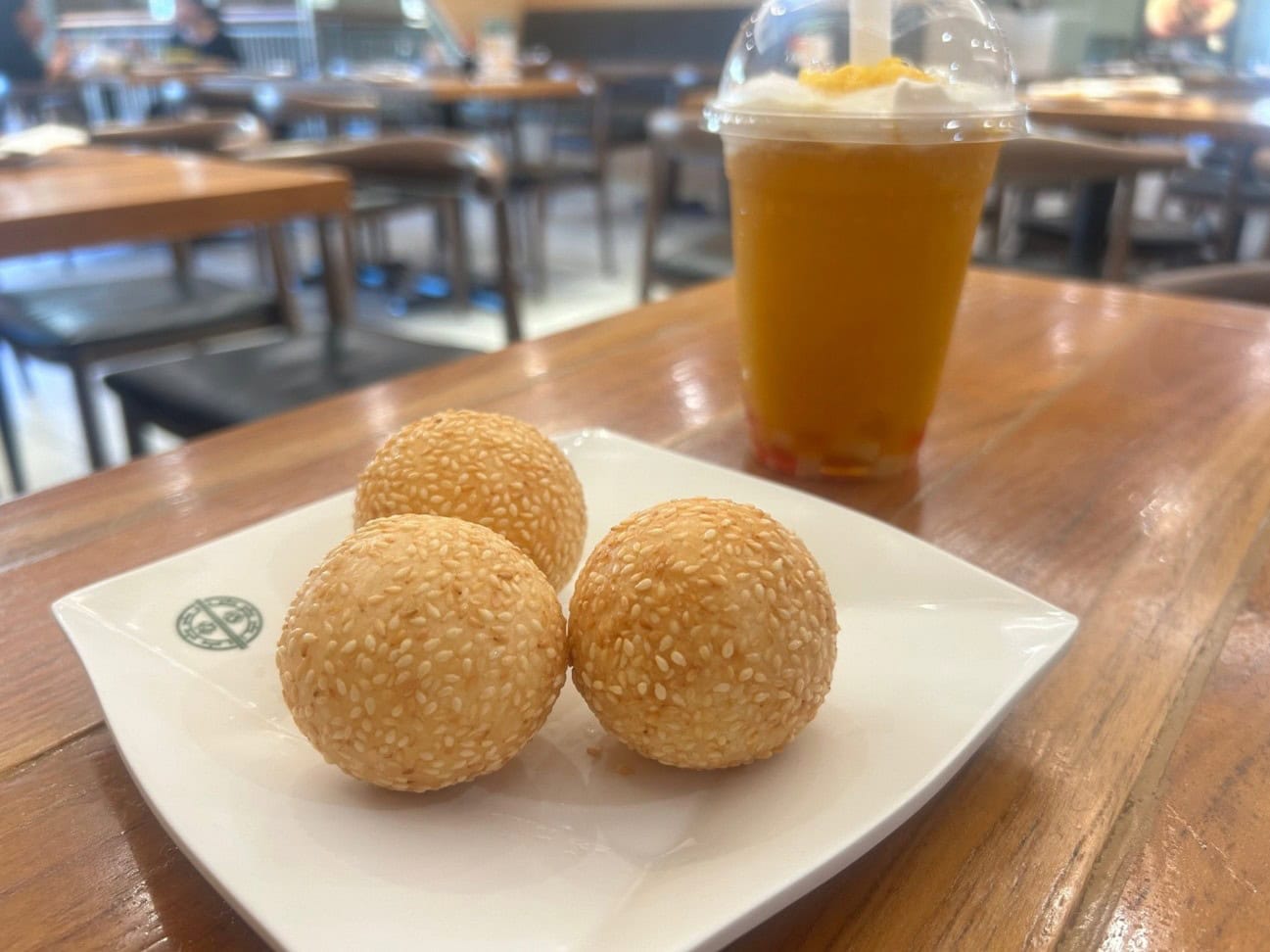 Tim Ho Wan （ティム・ホー・ワン）　カスタードの胡麻団子