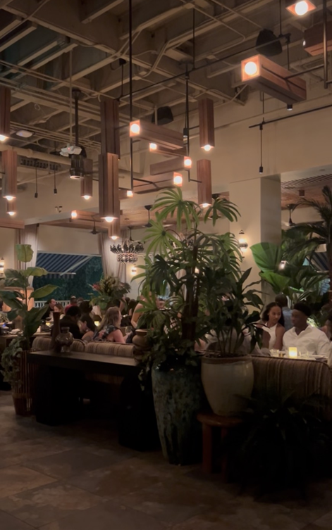 Earls Kitchen + Bar　レイトナイトハッピーアワー