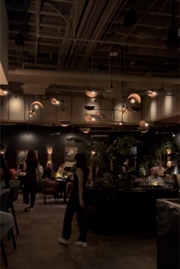 Earls Kitchen + Bar　内装