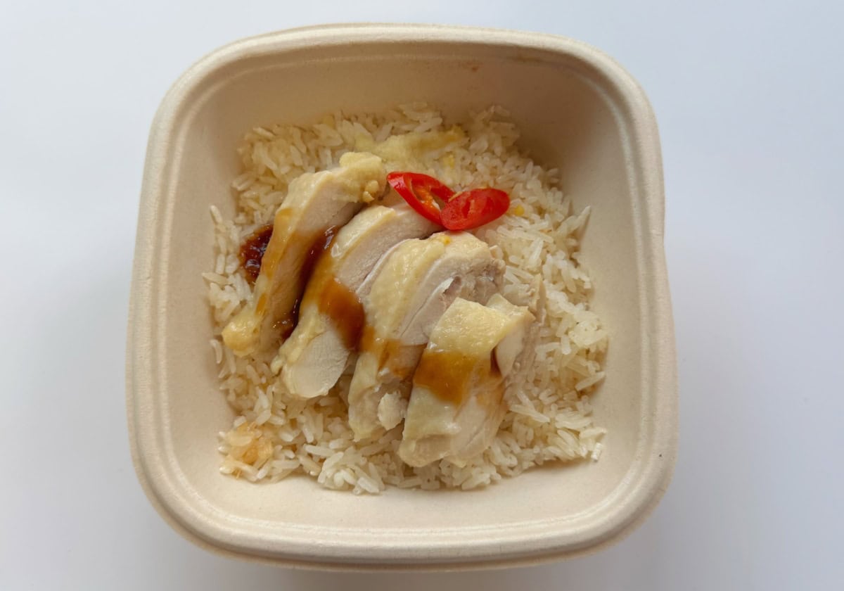 プレートに入った状態で冷凍されているので、レンチン約4分で調理完了！ 