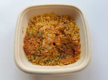 レンジで温めているそばからスパイシーな香りが漂ってきて、食欲が掻き立てられます