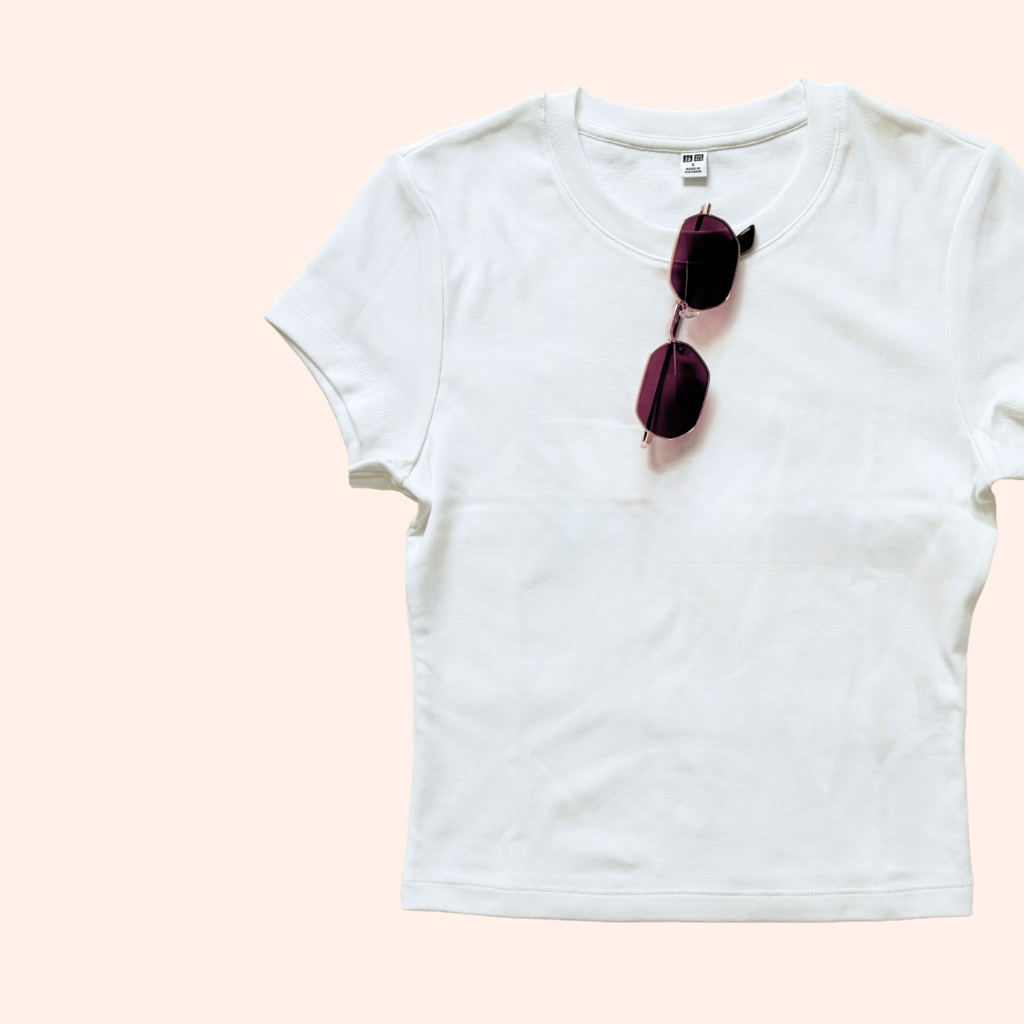 2026年ユニクロの新作サングラスと合わせるトップス