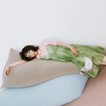 【宮﨑優】ケイト・スペード ニューヨークを“ミニマル”に着こなす。大人が今こそ纏うべき、ヘルシーな本命ワンピ4選