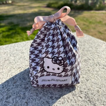 ハローキティ×ジル バイ ジルスチュアート　おむすびポーチ