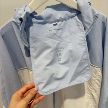 ユニクロ　ポケッタブルUVカットパーカ