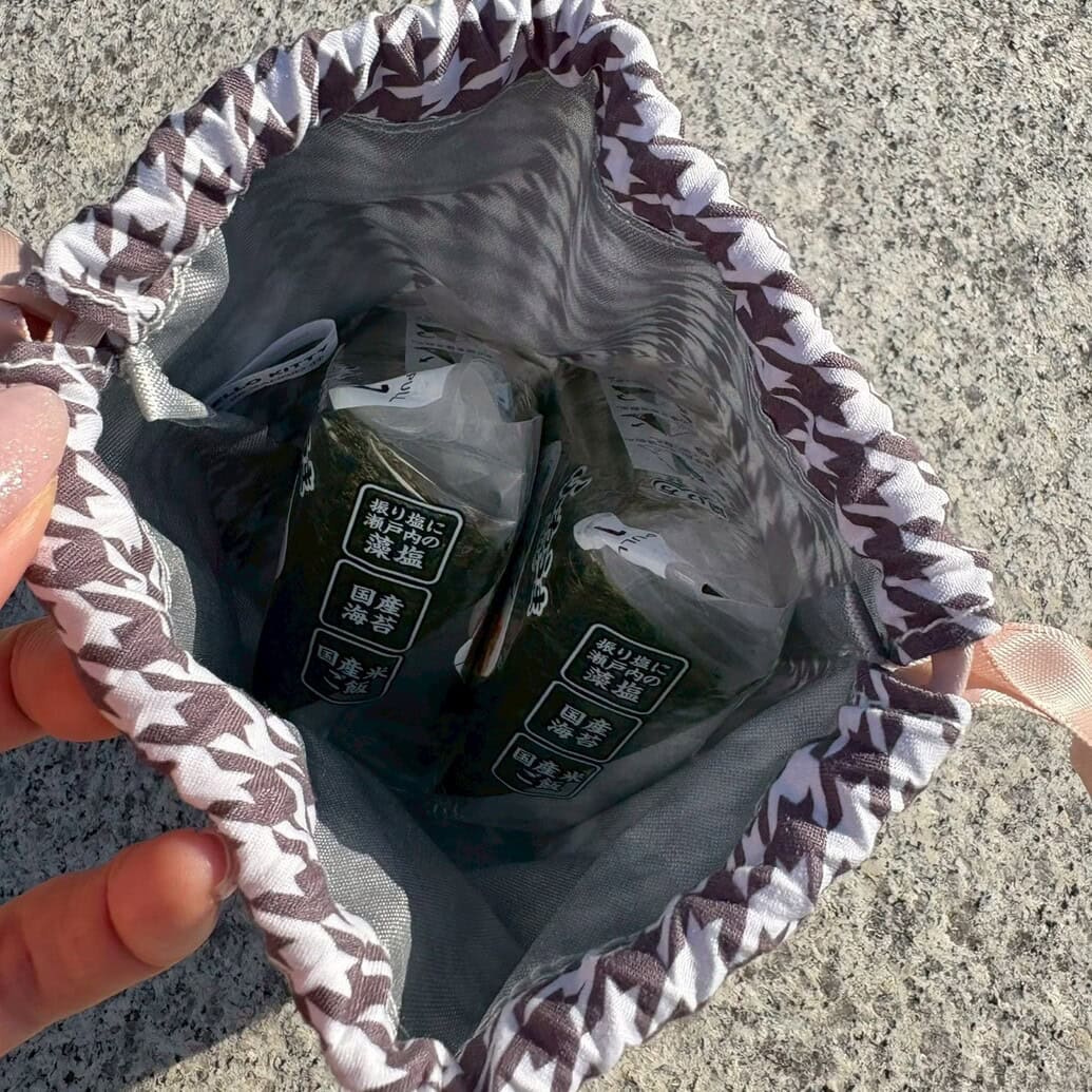 ハローキティ×ジル バイ ジルスチュアート　おむすびポーチ