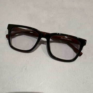 アリソンブラウン　調光サングラス