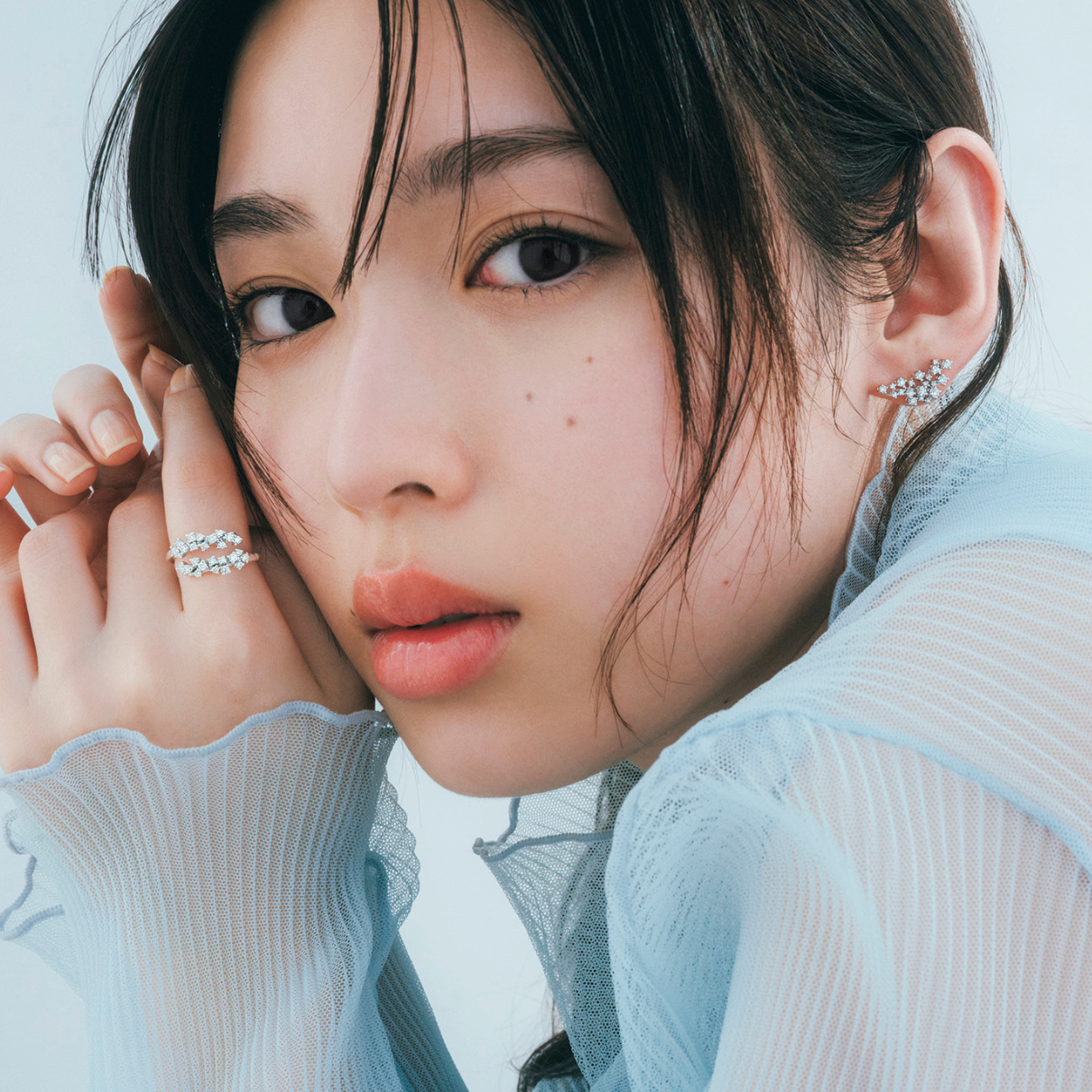【白石 聖×ダミアーニ】未来の自分へ贈るご褒美ジュエリー♡ 名品「ミモザ」の煌めきを纏う