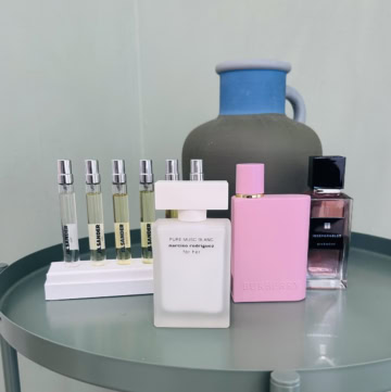 「それどこの?」って聞かれる!2026夏、纏うだけで“いい女”になれる「憧れブランド香水」4選