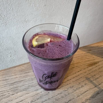 カフェ キツネ　ブルーベリーグリーンスムージー