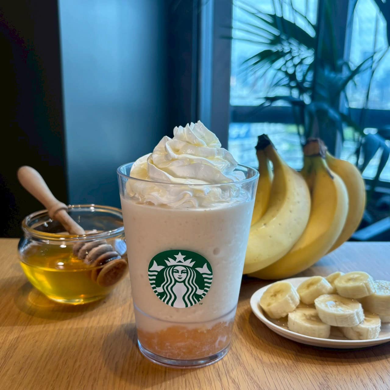 【スタバ新作】『ハニーバナナフラペチーノ®』を最速レポ！魅惑的なとろける甘さがたまらない♡