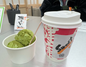 「抹茶ラテ」と「抹茶アイスクリーム」