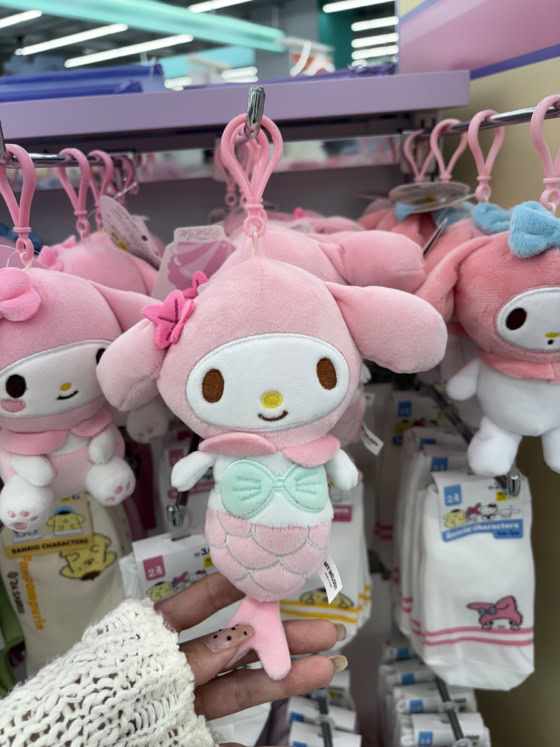 【サンリオ】韓国ダイソー限定！出会ったら即ゲットしてほしい“激レアグッズ”とは!?【sweet lovers】
