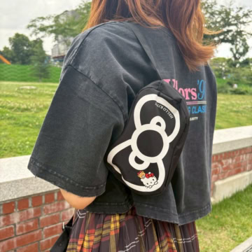 ハローキティ　ストラップ付きリボン型ミニBAG
