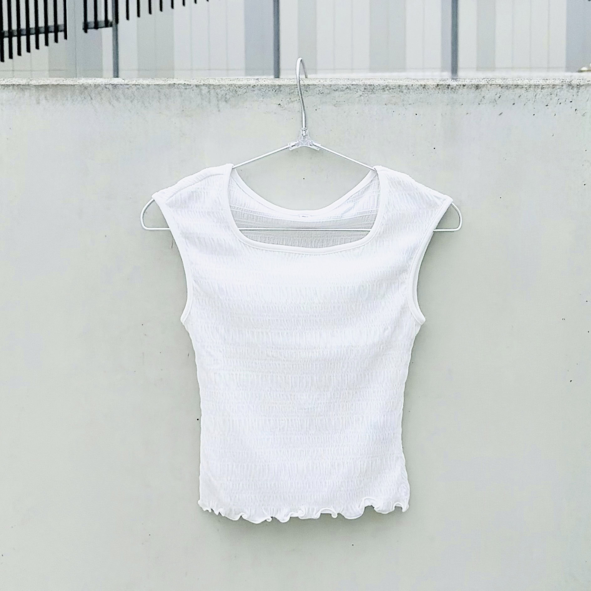 GUの白色トップス