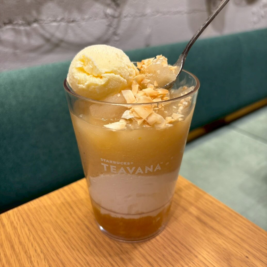 パイン & ココナッツ フローズン ティー フロート