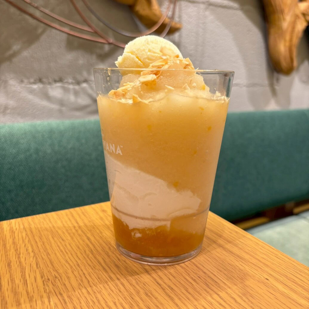 パイン & ココナッツ フローズン ティー フロート