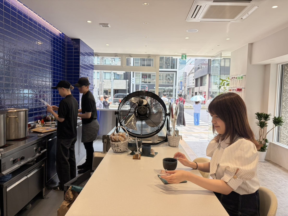 【渋谷青山店限定】パフォーマンスを目の前で♡ 贅沢すぎるカフェカウンターが常設