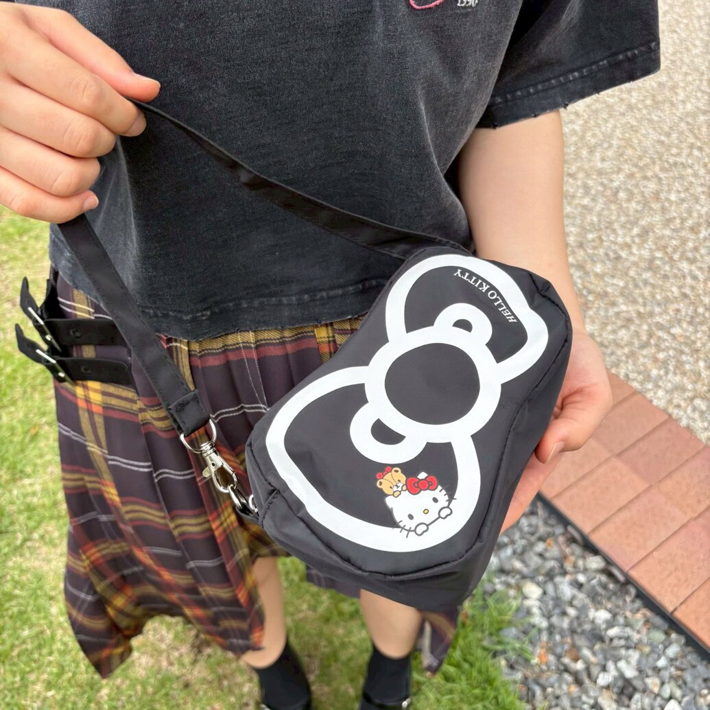 ハローキティ　ストラップ付きリボン型ミニBAG