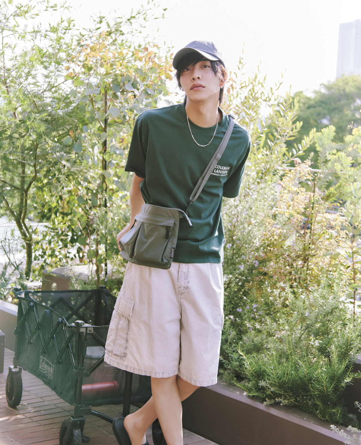 松井湊×コールマン、「PLAYFUL OUTDOOR STYLE」をテーマにしたカット