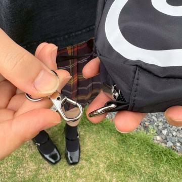 ハローキティ　ストラップ付きリボン型ミニBAG