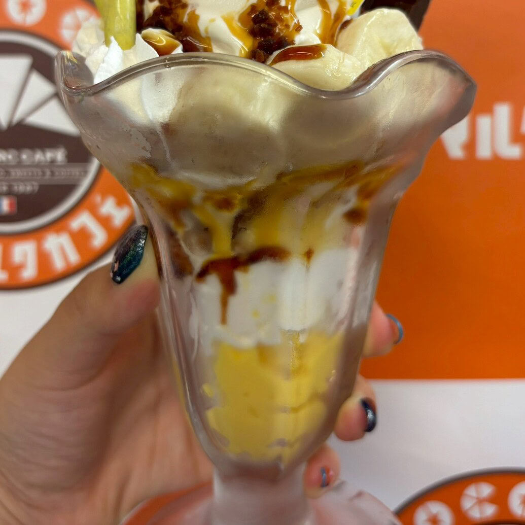 ミニオンズ チョコっとゆかいなバナナパフェ コラボチャーム付き