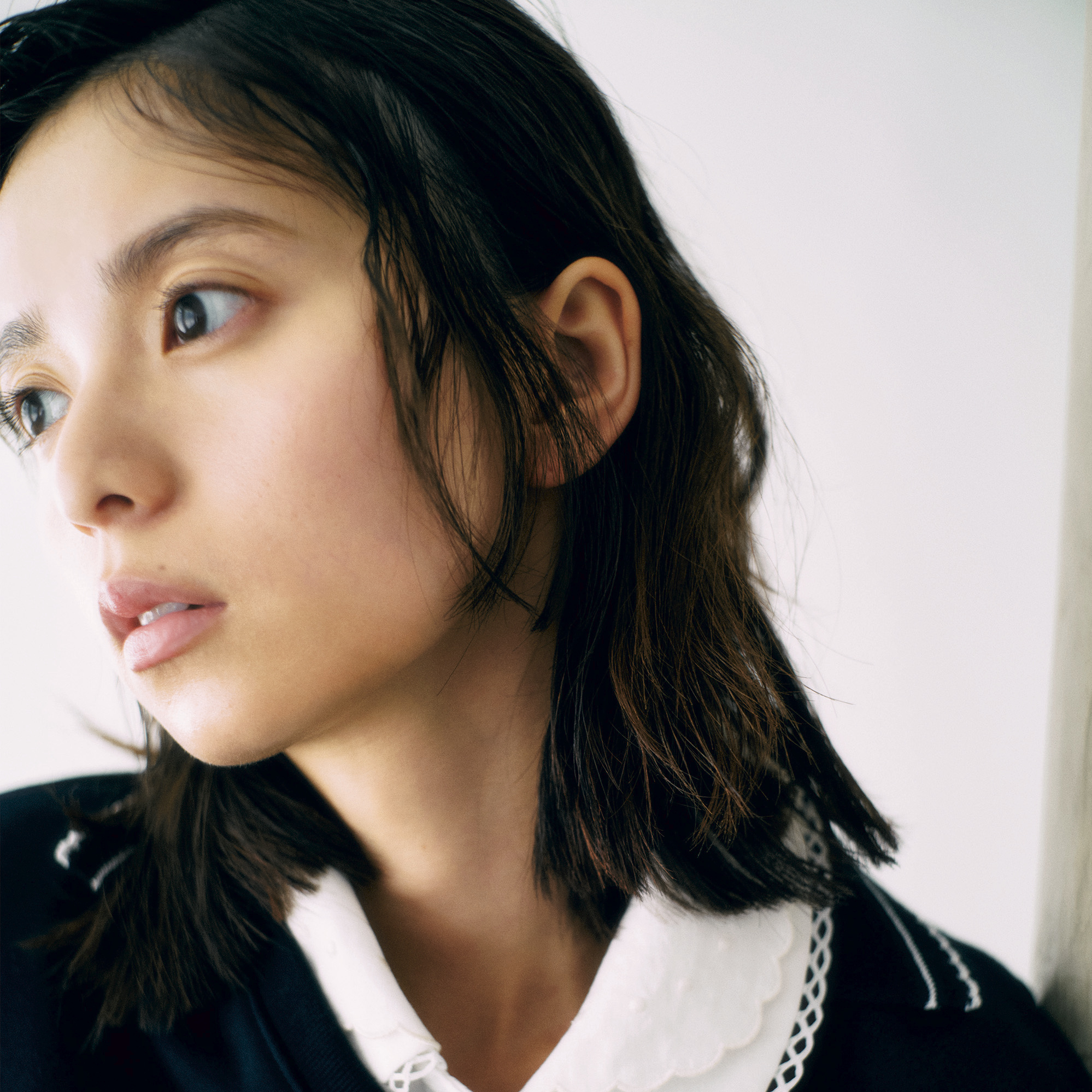 【齋藤飛鳥】20cmの大胆ヘアカット♡ 新しい魅力引き出す「夏のレディコーデ」4選