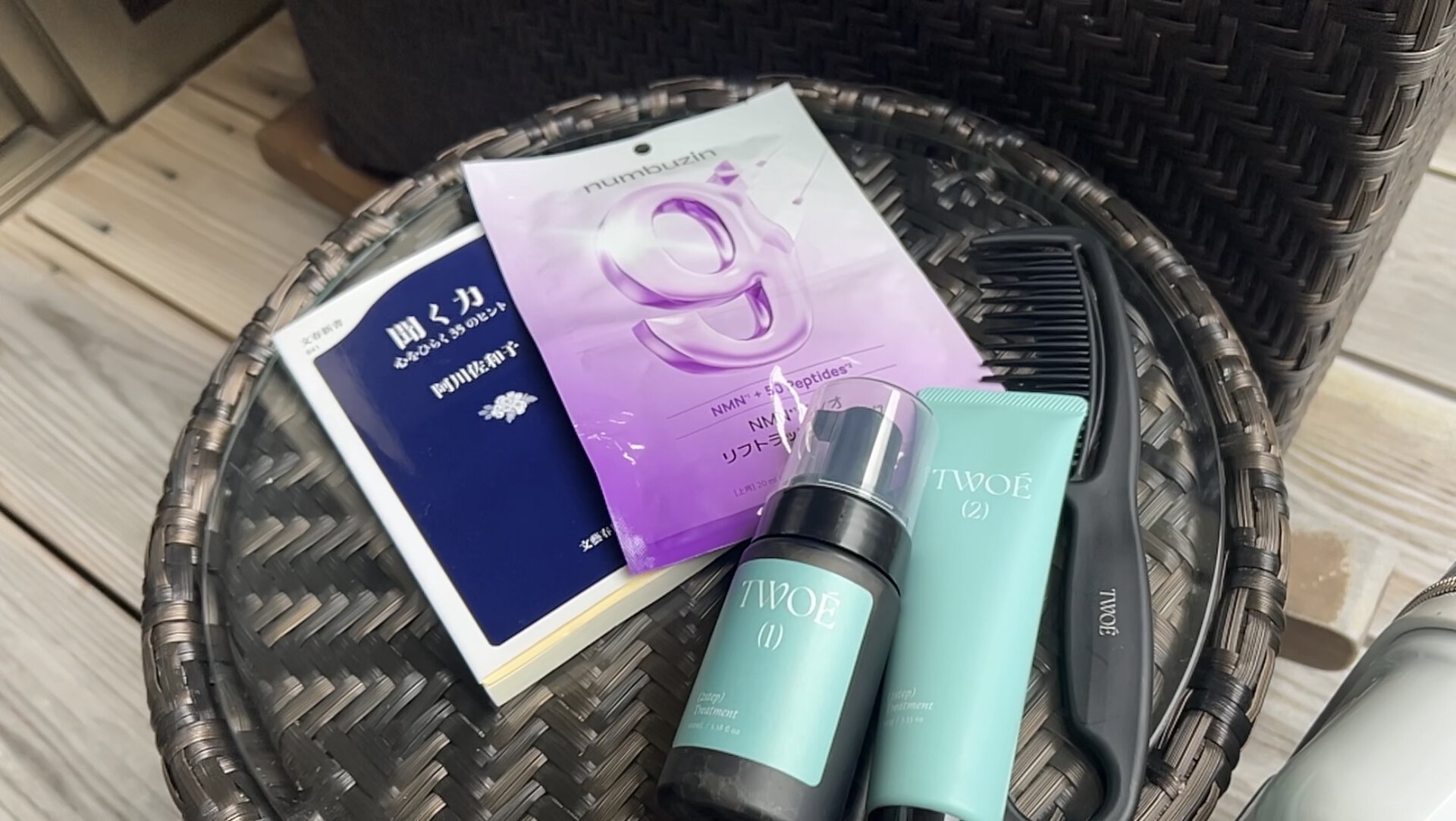 一人旅アイテム　パック、本、ヘアケア