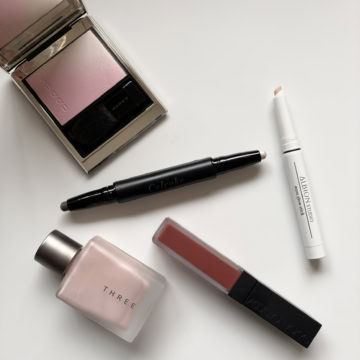 光も、マットも、ニュアンスも。プロが惚れ込む♡ “質感”を楽しめる秋コスメ5選【BEAUTY BUZZ】