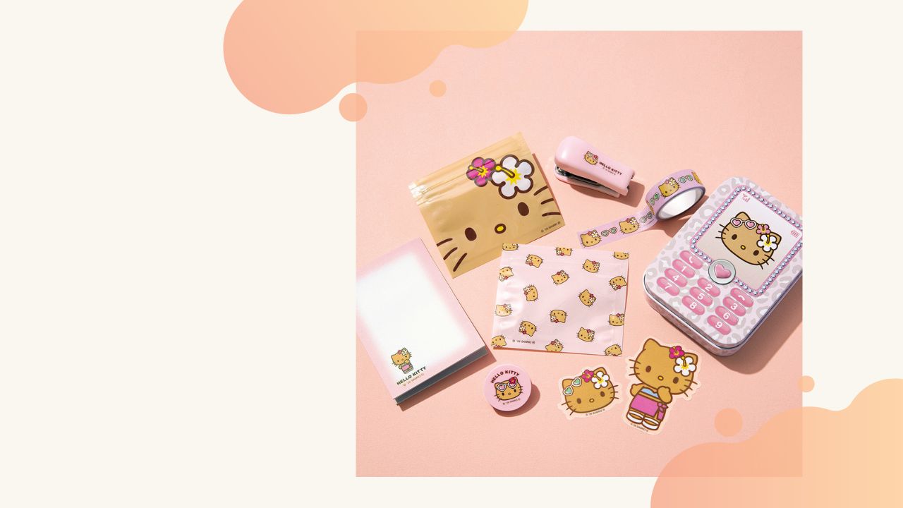 【付録】平成レトロがエモすぎ♡「日焼けハローキティ」ガラケー風缶ケース入り文具9点セットが超豪華！【sweet9月号】