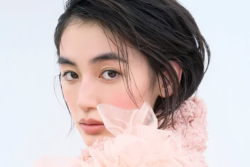 八木莉可子が初表紙♡ 付録は日焼け ハローキティ缶ケース入り文具9点セット！sweet9月号の見どころはこちら サムネイル
