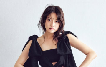 今田美桜が表紙♡ 付録はアナ スイ コスメティックスの乙女な花柄2点セット！sweet10月号の見どころはこちら サムネイル