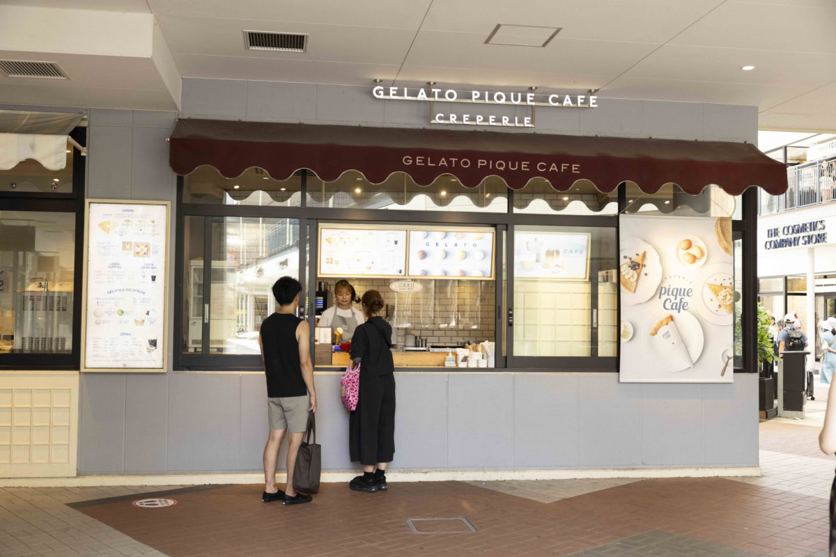 ルームウェアを展開する「ジェラート ピケ」がプロデュースするカフェ、ジェラート ピケ カフェ クレープリーの外観