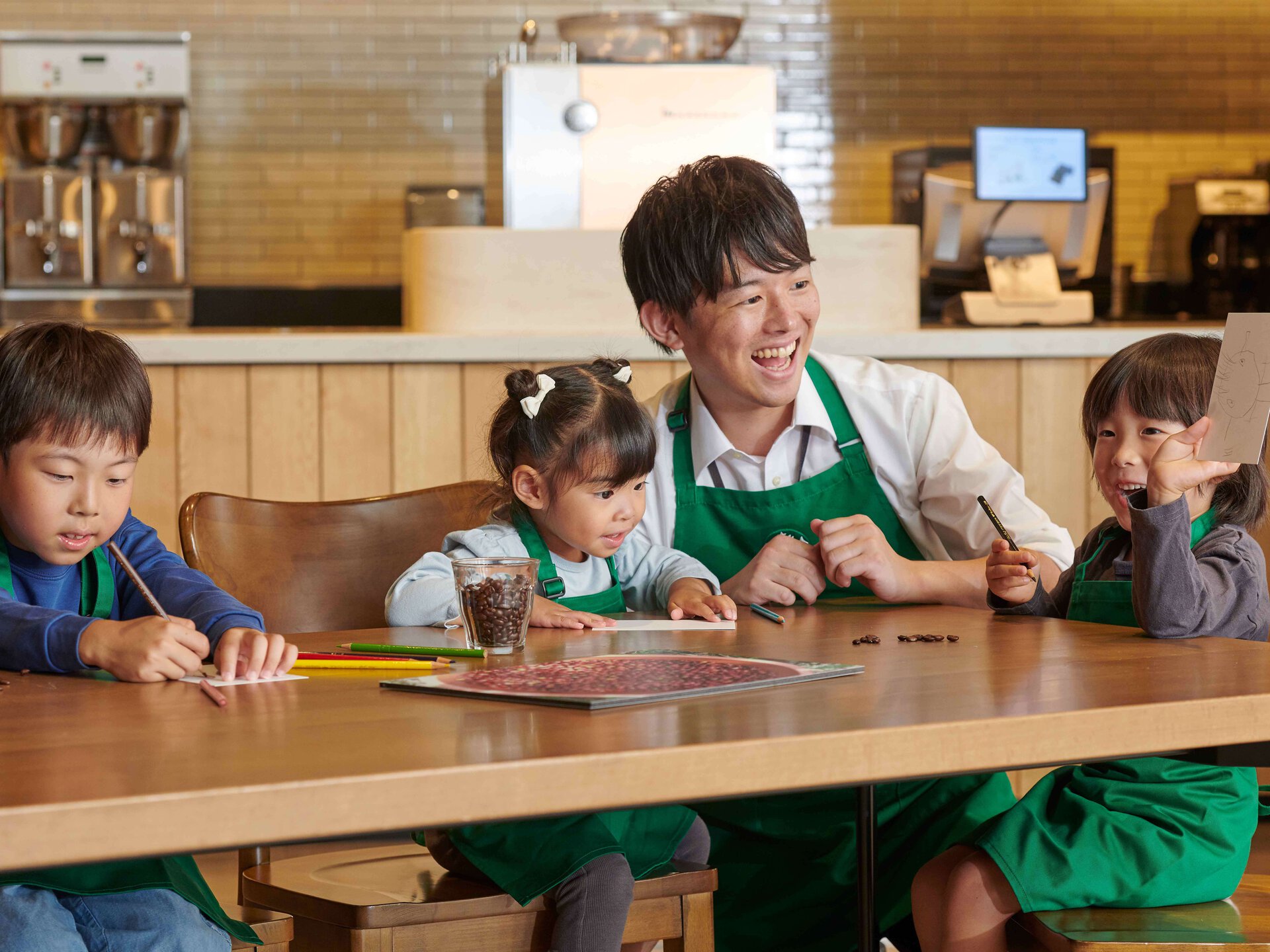 スタバが地域ともっとつながる1カ月♡ 子どもたちに特別な体験を届ける「ハミングバード 体験コミコネ」