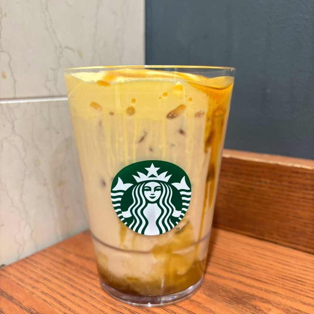 スタバ　とろり蜜芋 紅はるか ムース ティー ラテ