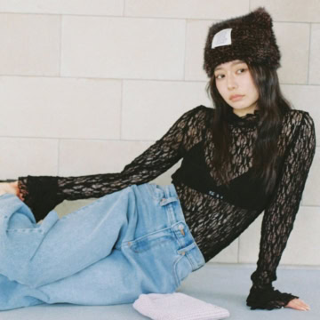 【なごみ】“黒レース”にブラをイン♡ ラフなデニムでハズす「女っぽカジュアルコーデ」