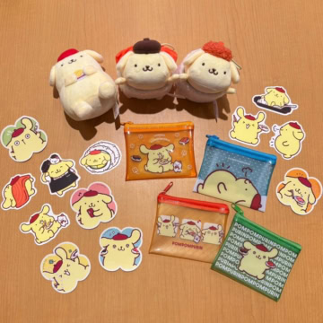 【ポムポムプリン】スシローコラボ第2弾も絶対ほしい！ファスナーポーチ・マスコット…ほか、限定グッズを総チェック♡