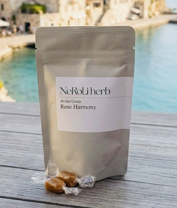 機内や旅先での乾燥対策におすすめなNeRoLi herbの「Herbal Candy ローズ ハーモニー」