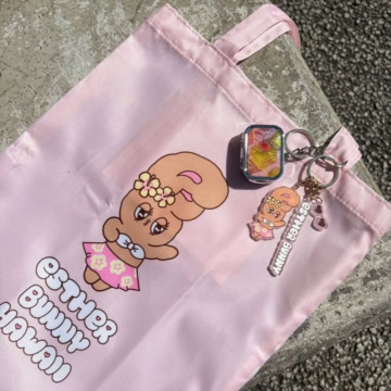 日焼け エスターバニー　アクリルキーホルダー