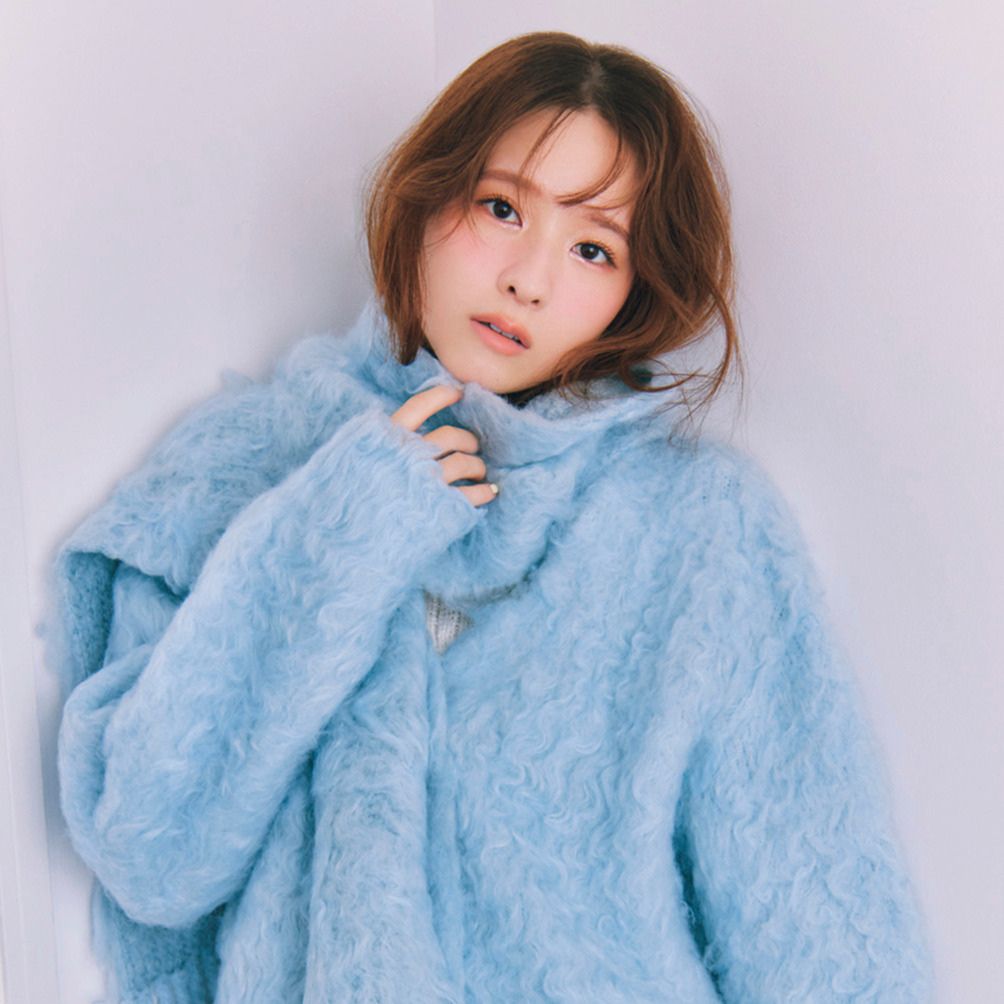 【乃木坂46 菅原咲月】がピュアなムードで着こなす♡ 儚げで愛らしい“淡色ふわふわニット”